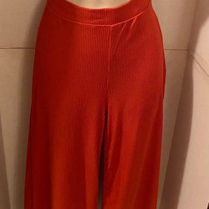 Knee length Knit pants